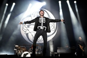 2012KasabianSunLeeds03TM260812