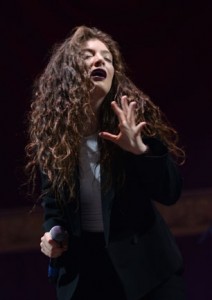 20140423-lorde-x306h-1398355005
