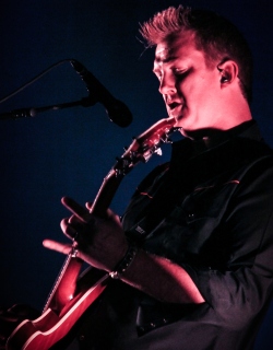 QOTSA_250x320_1401878977