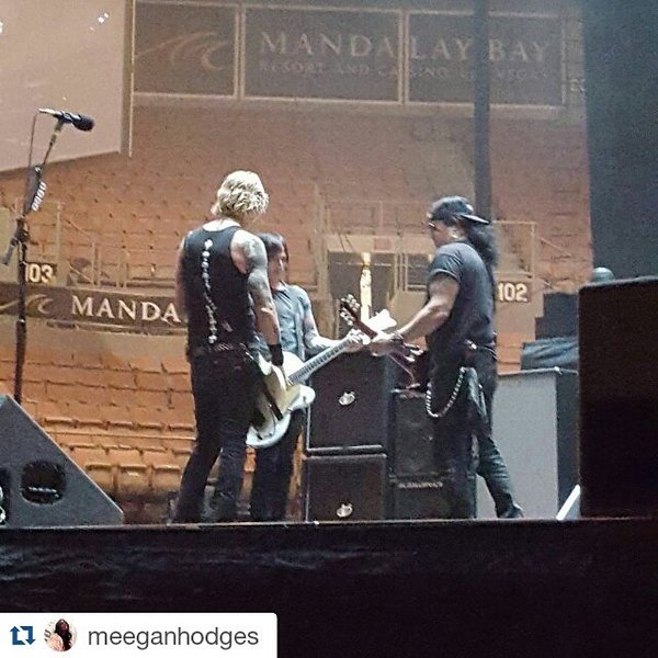 CfeL8EkUAAA406_.jpg.9475cabd2a63c7e83633a425ea37f0bf